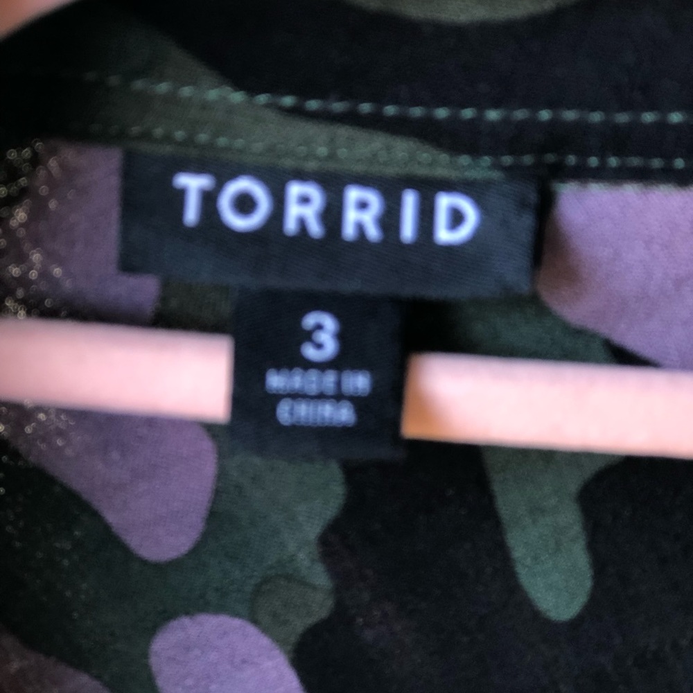Torrid-Like New! Sz 3 lavender camo - Picture 4 of 5